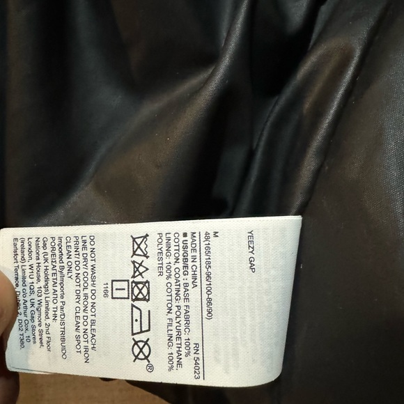 Yeezy Gap Puffer Jacket. Black, Medium size, worn 1 time - Picture 3 of 3